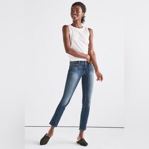 Lucky Brand Lolita Skinny Jeans mid / low rise medium fade wash size 6 / 28